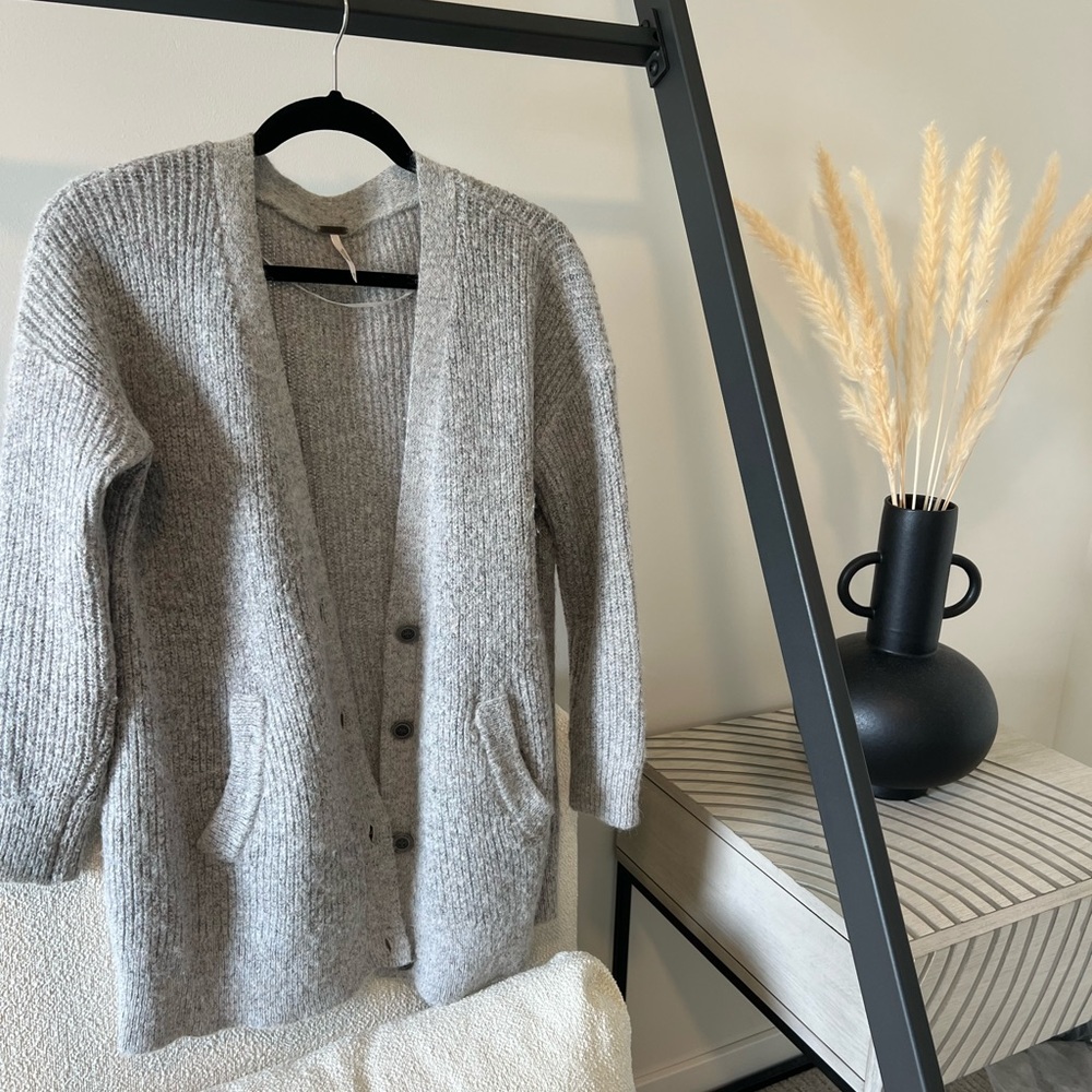 Few people sweater